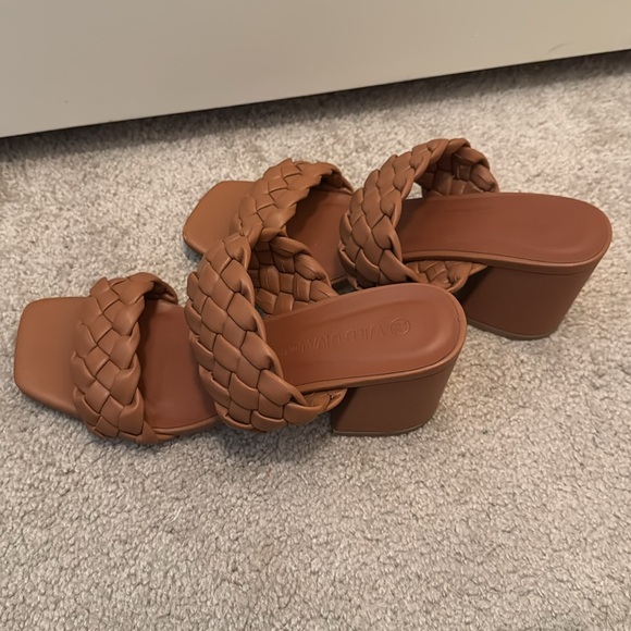 heels - Picture 4 of 6